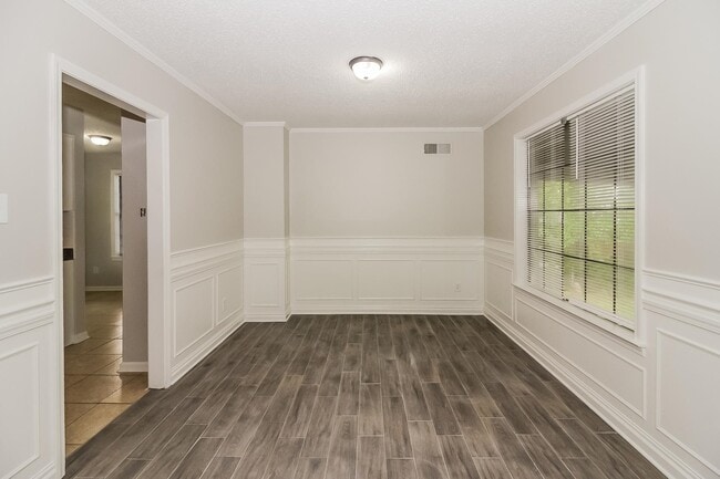 Building Photo - 6063 Colonyhill Dr