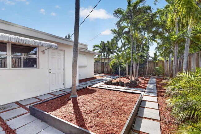 Building Photo - 5731 NE 17th Terrace