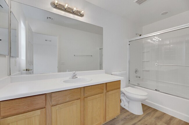 Building Photo - Rehabbed 3 Bedroom Rhodes Ranch Beauty!