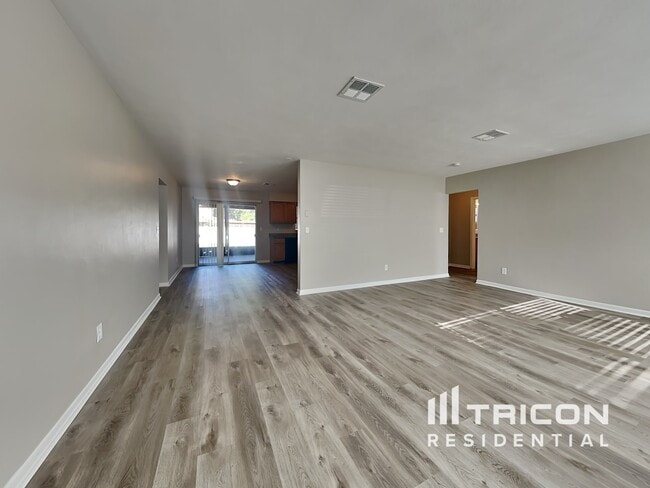 Building Photo - 92 Ventura Dr