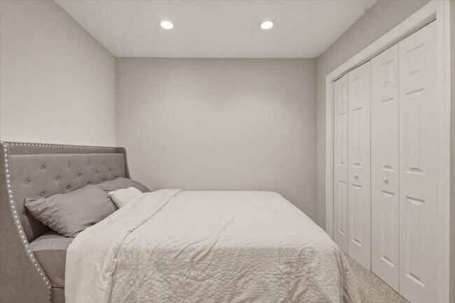 Building Photo - 20502 Morningside Terrace