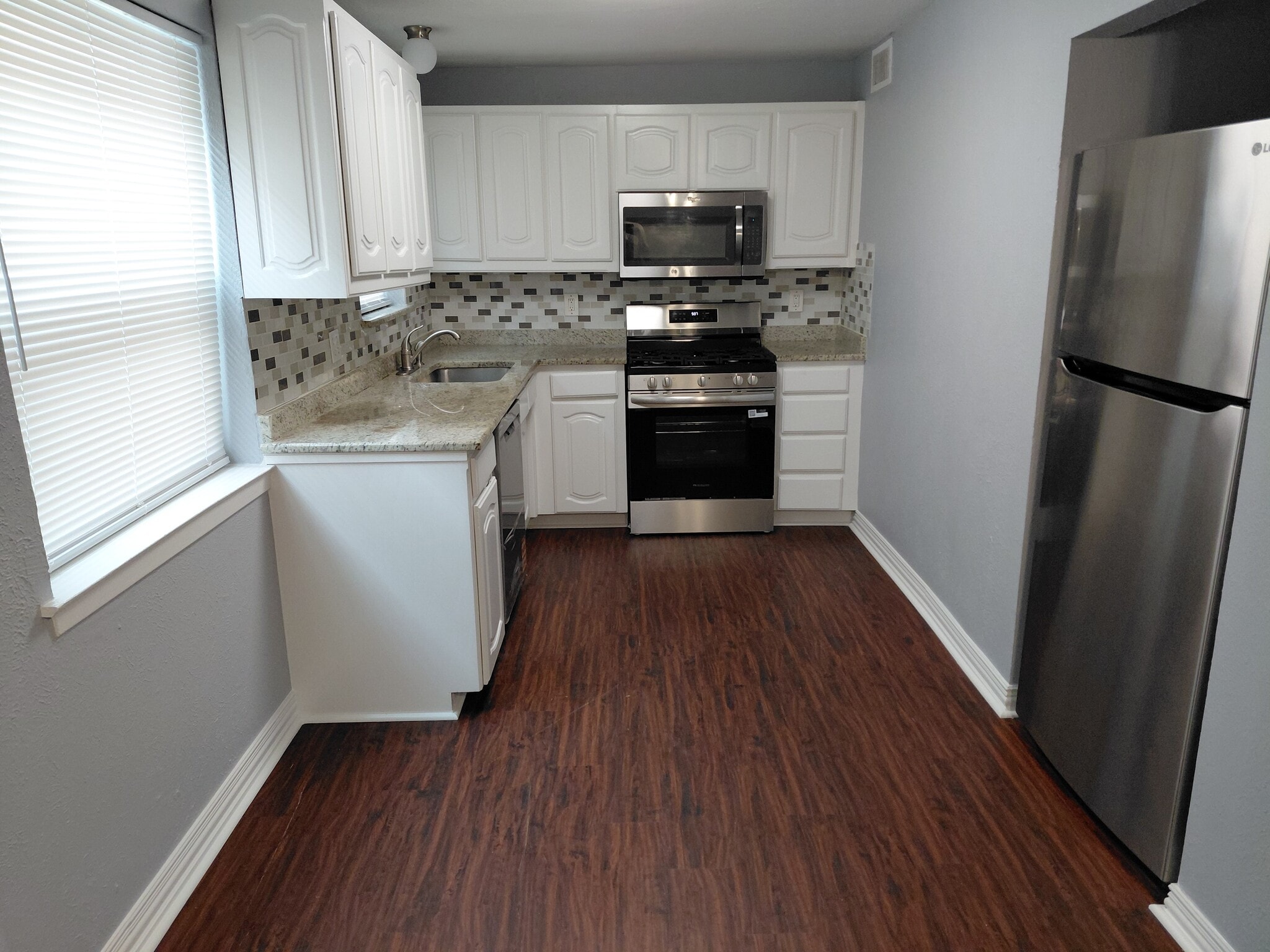 Kitchen area - 6000 Westridge Ln