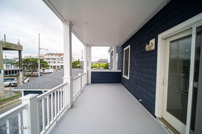 Building Photo - 1125 E Ocean Ave