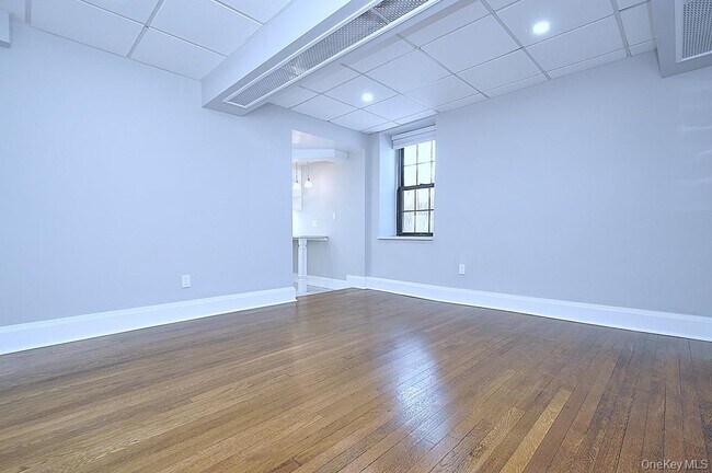 Building Photo - 105 Garth Rd