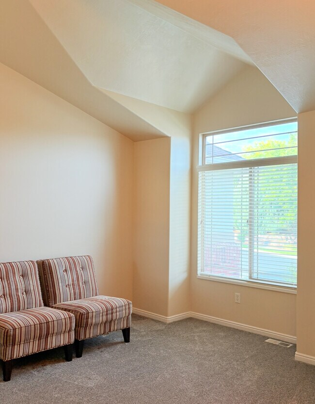 Building Photo - 351 N 1480 E