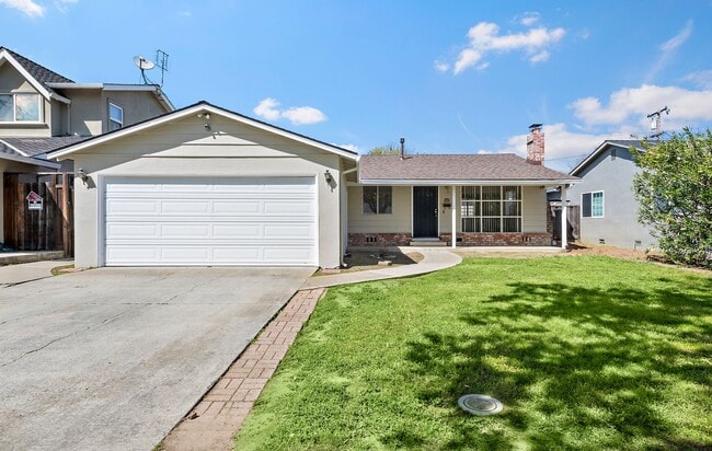 Primary Photo - Nice 4BR/2.5BA Home in GREAT Location!