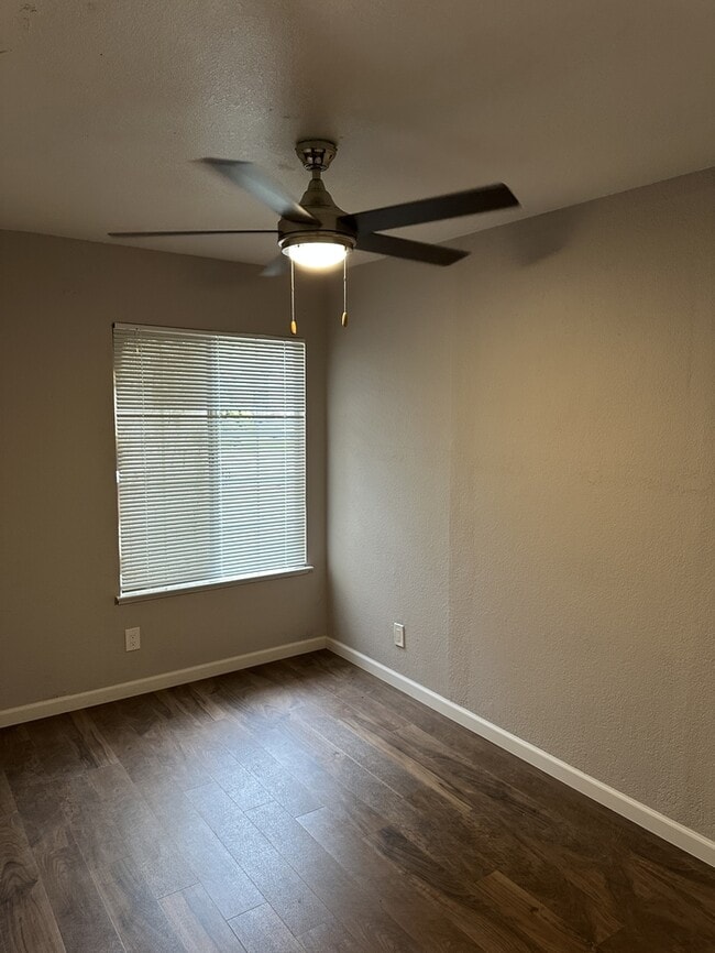 Building Photo - charming 4-bedroom, 2-bathroom home located in a peaceful cul-de-sac in West Modesto