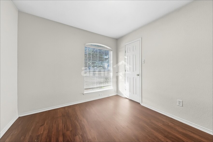Building Photo - 961 Mesa Vista Dr