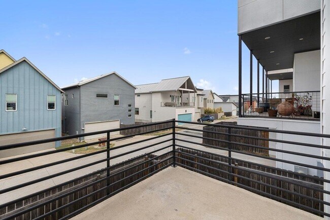 Building Photo - 6124 Florencia Ln