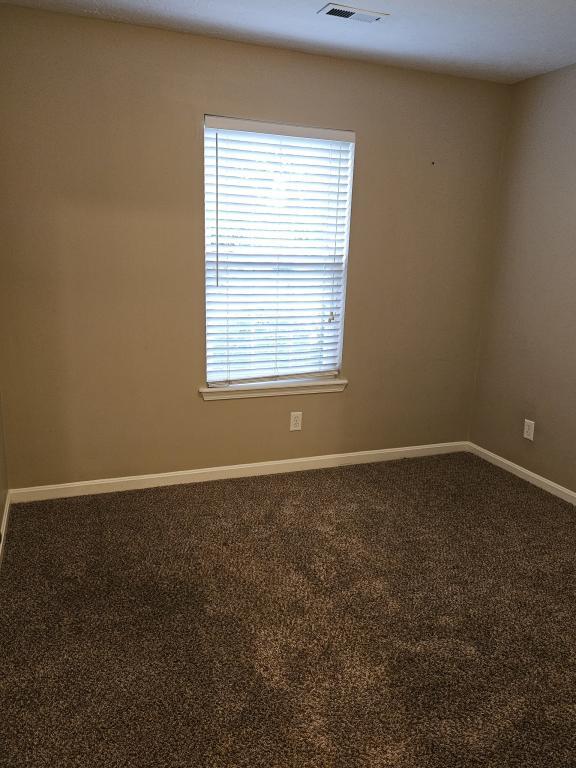 Building Photo - 305 Dalton Ct