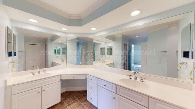 Building Photo - 330 N Shore Cir