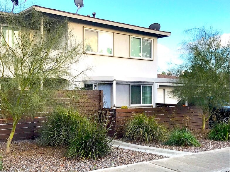 Building Photo - 212 E 8th St