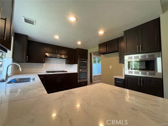 Building Photo - 25502 Goldenspring Dr