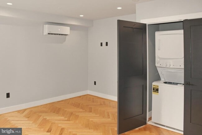 Building Photo - 1643 New Jersey Ave NW