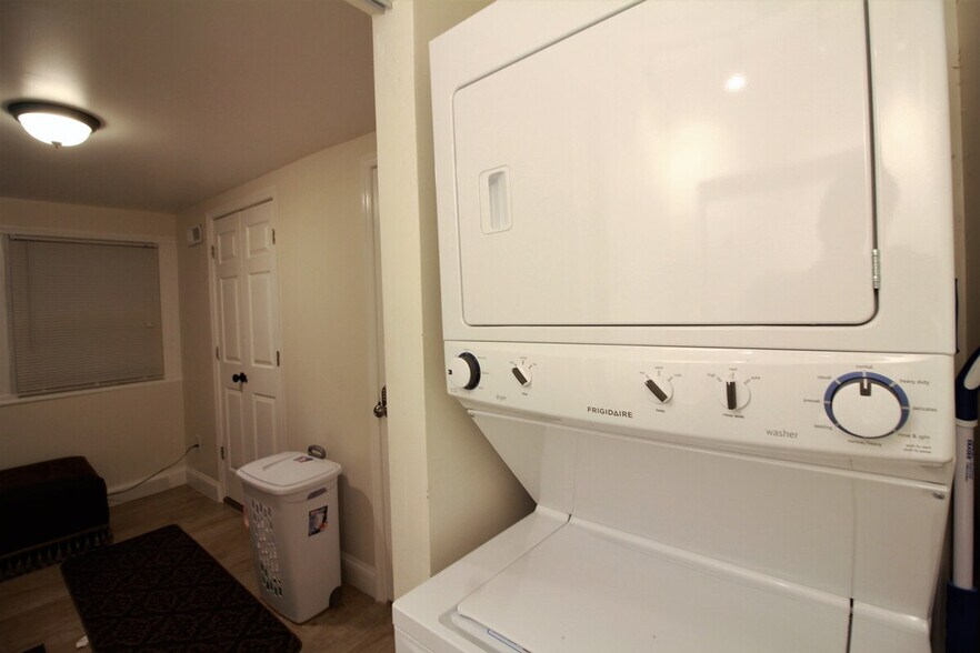 Building Photo - 3405 Newton St