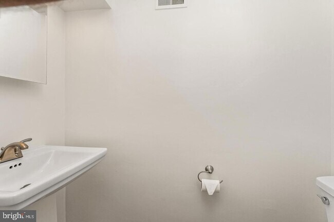Building Photo - 1808 Golf View Ct