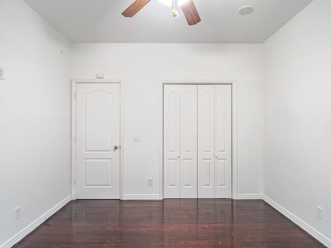 Building Photo - 2806 SE 3rd St