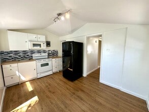 Building Photo - 6101 Webster Ave