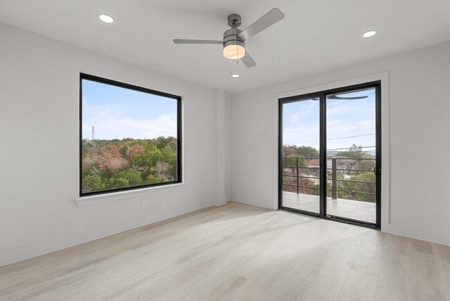 Building Photo - 8610 Grandview Dr