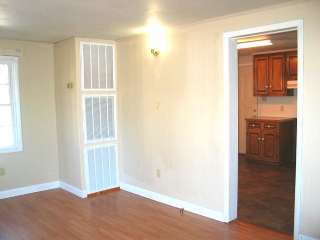Building Photo - 151 Thorpe St