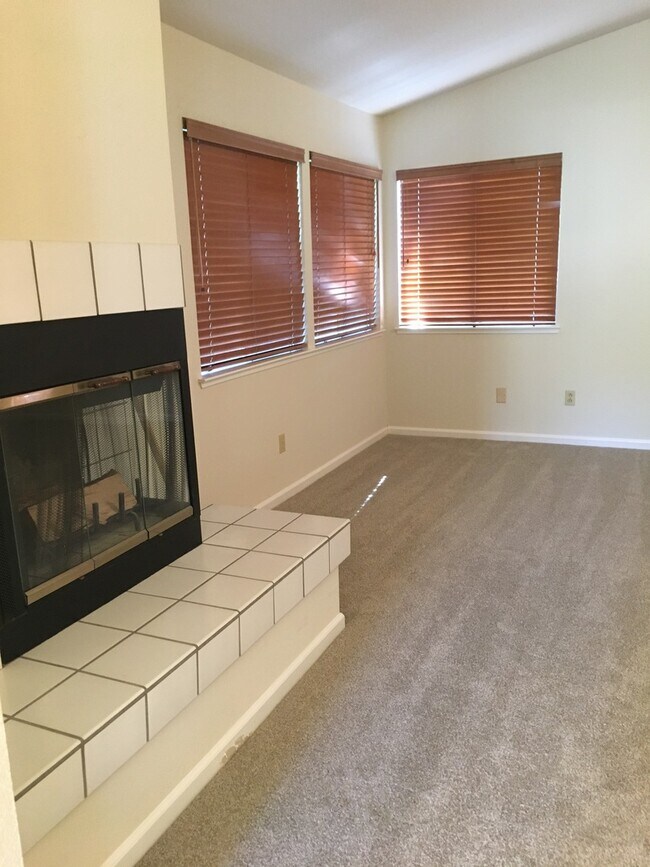 Building Photo - Beautiful Folsom Home