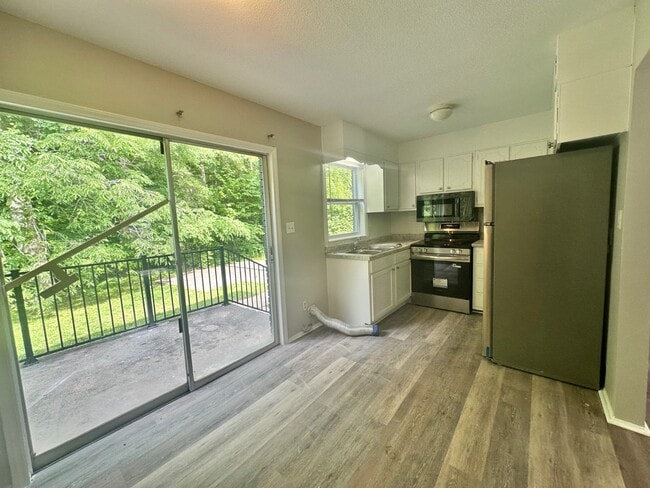 Building Photo - 1472 Sherwood Dr