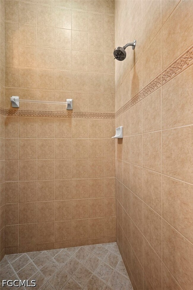 Building Photo - 13800 Farnese Dr