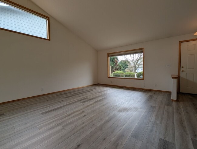 Building Photo - Beautiful 3-Bedroom, 2-Bath Home With fenced yard!