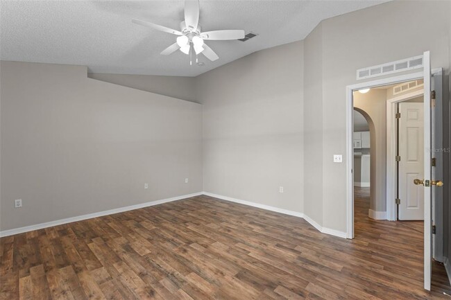 Building Photo - 16316 Meredrew Ln