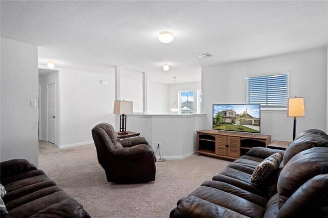 Building Photo - 533 Summersweet Rd