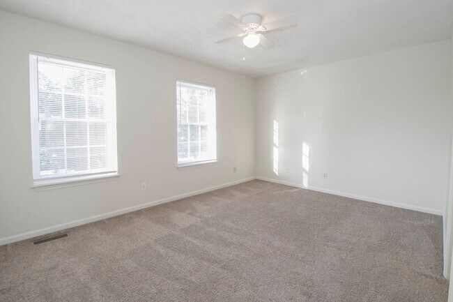 Building Photo - 2000 Tynewood Dr