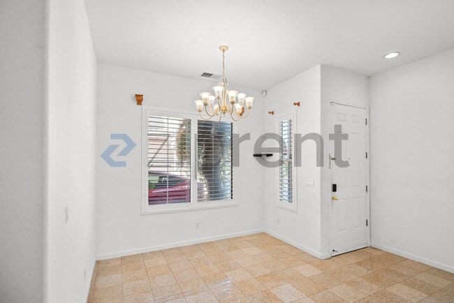 Building Photo - Unit