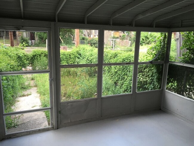 Building Photo - Great Druid Hill Home