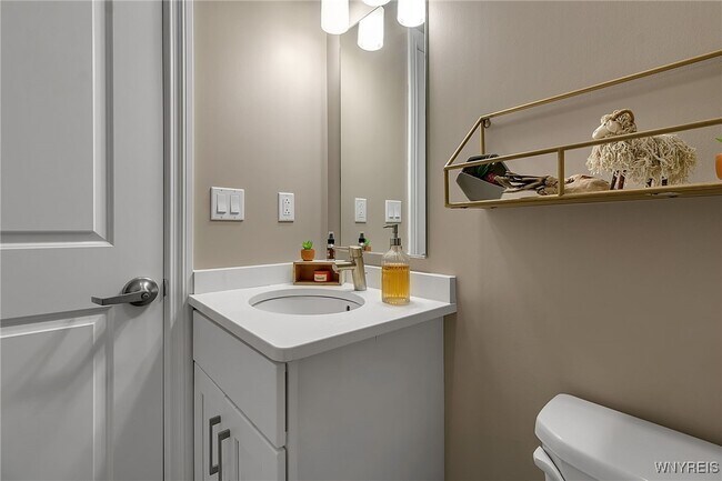 Building Photo - 251 Main St