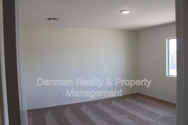 Building Photo - 1552 E Inouye Dr