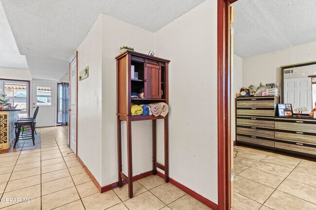 Building Photo - 5113 Jerry Dr