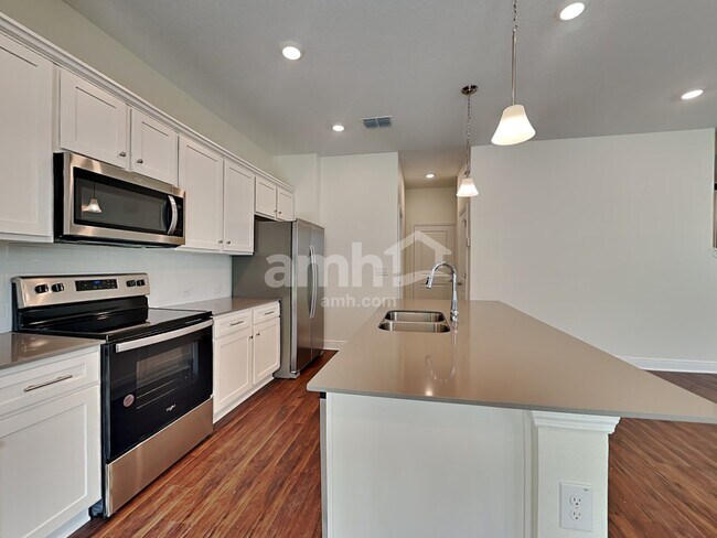Building Photo - 27273 St Andrews Ave