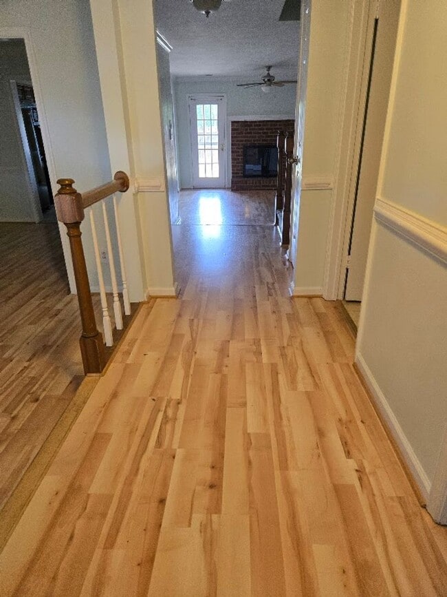 Building Photo - 3 Bedroom Townhouse in Virginia Beach