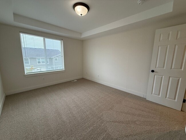 Building Photo - 7704 McKinley Loop NE