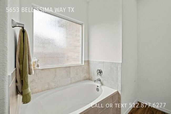 Building Photo - 5653 Bellissima Way