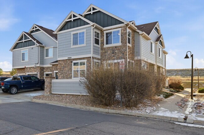 Building Photo - PRICE DROP! "Spacious 3-Bedroom Haven with 2.5 Baths in Aurora – 1,860 Sq Ft of Comfort and Style!"