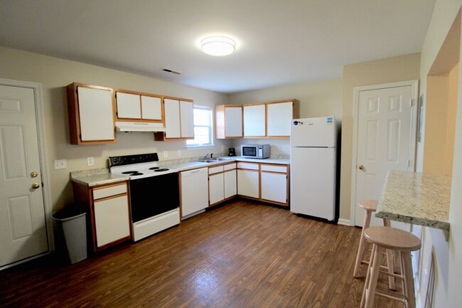 Building Photo - 577 Pheasant Run Cir