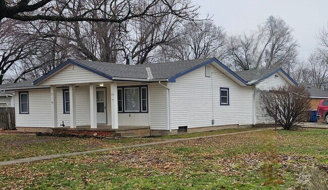 Primary Photo - 315 N Pecan St