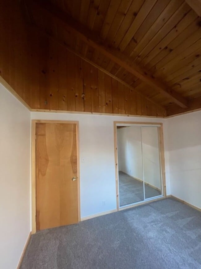 Building Photo - 609 Elysian Blvd