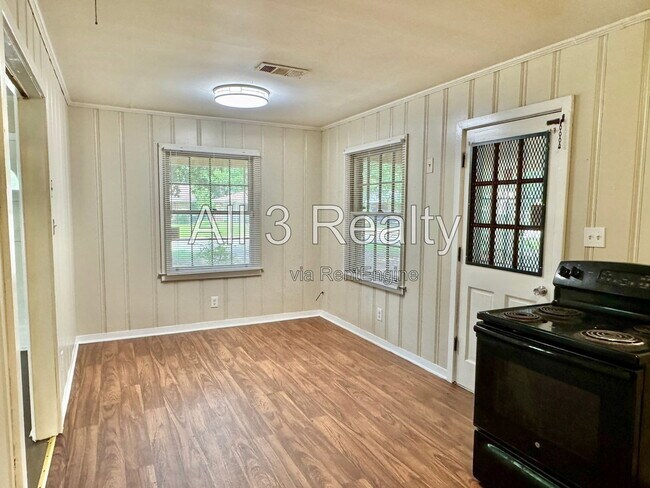Building Photo - 3727 Audubon Rd