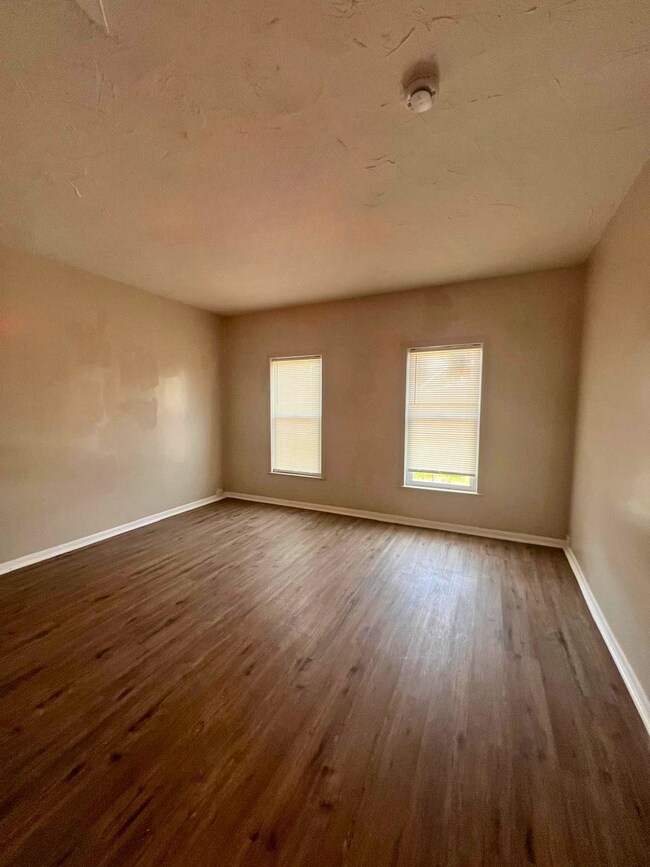 Building Photo - 836 E 156th St