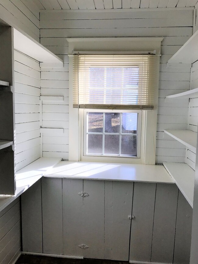Building Photo - Lovely Rancher For Rent in Heart of South ...