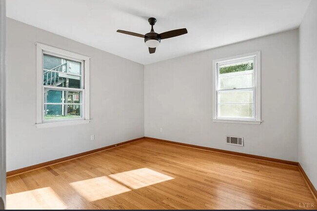 Building Photo - 3 bed 1 bath home in Sandusky area.