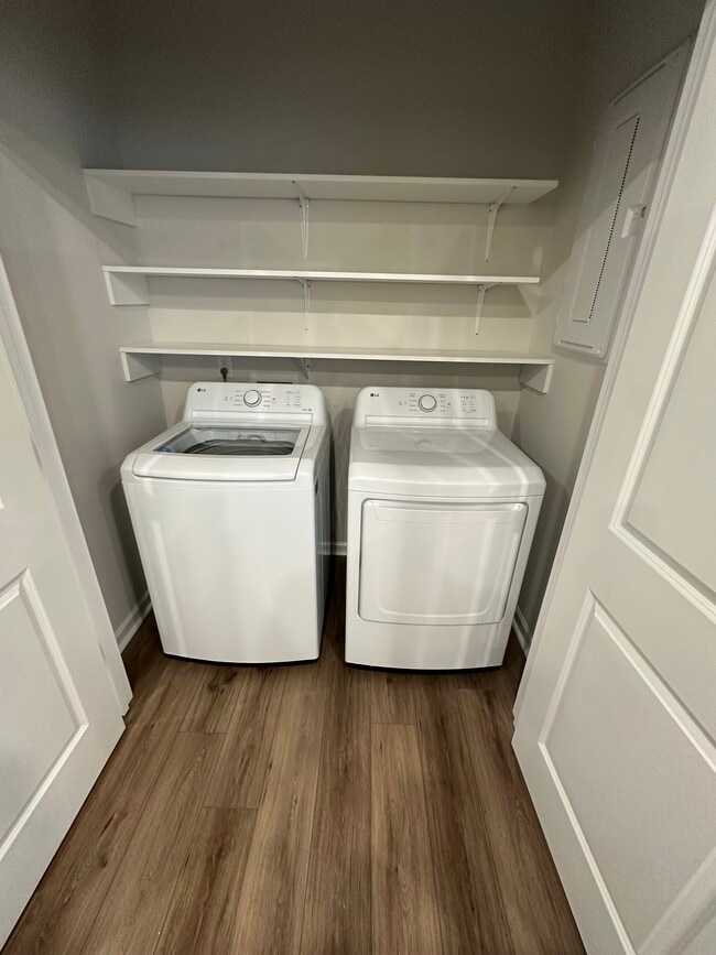 Building Photo - 220 Paneer Ln