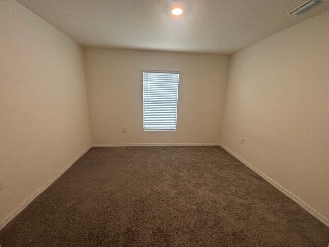 Building Photo - Spacious 4/2 In Gate Community W/ Amenities